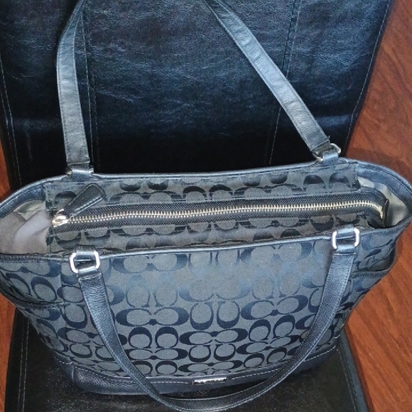 Coach Black Signature Shoulder Bag - Picture 8 of 12